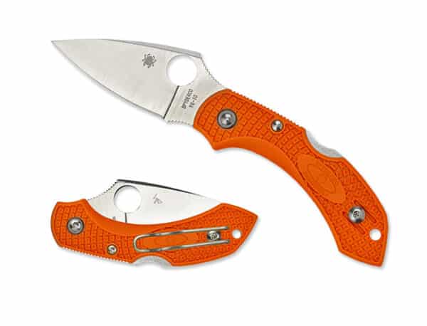SPYDERCO DRAGONFLY 2 ORANGE LIGHTWEIGHT PLAINEDGE. A vibrant orange folding knife with a textured handle and stainless steel blade, displayed alongside its closed counterpart.